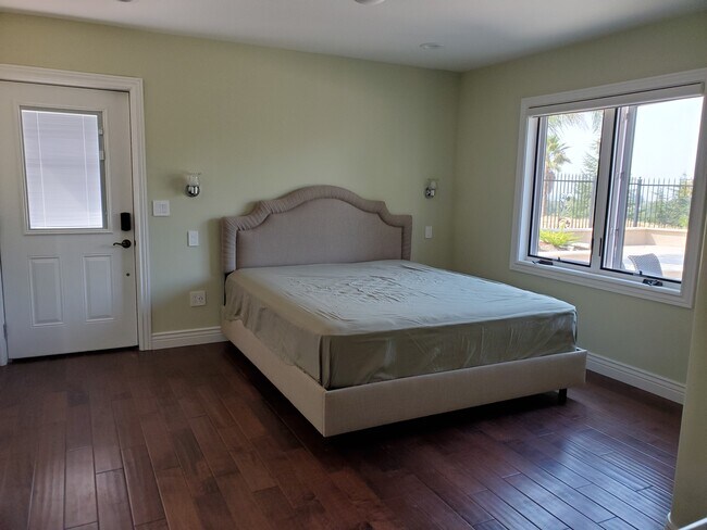 Master Bed - 45610 Montclaire Ter