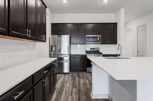 Foto del edificio - 1917 Centerline Ln