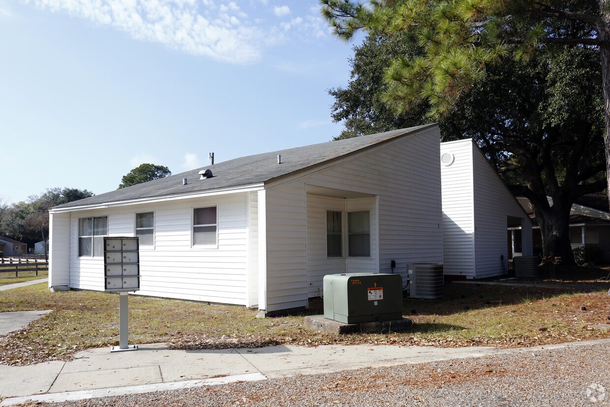 Primary Photo - 4400 Westover Ave