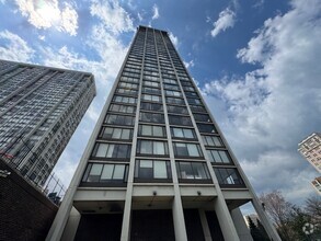 Building Photo - 5455 N Sheridan Rd