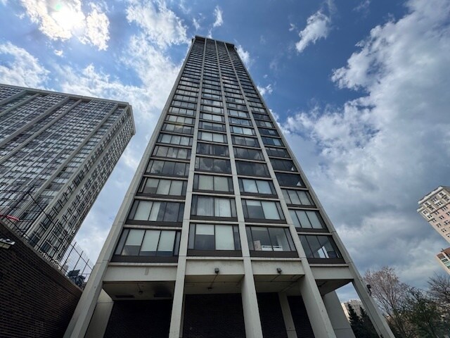 Foto principal - 5455 N Sheridan Rd
