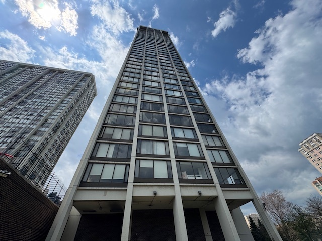 Foto principal - 5455 N Sheridan Rd