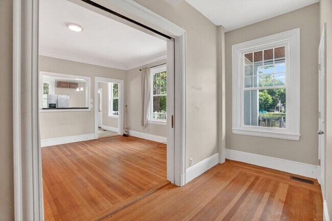 Building Photo - 583 Watertown St