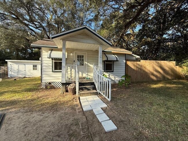 Building Photo - Pensacola - 32503 - 2 bedroom, 2 bathroom