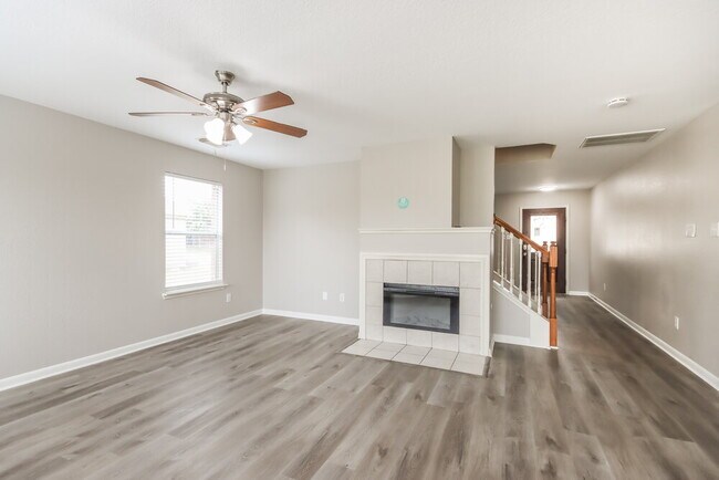 Foto del edificio - 6310 Cottage Stream Ln