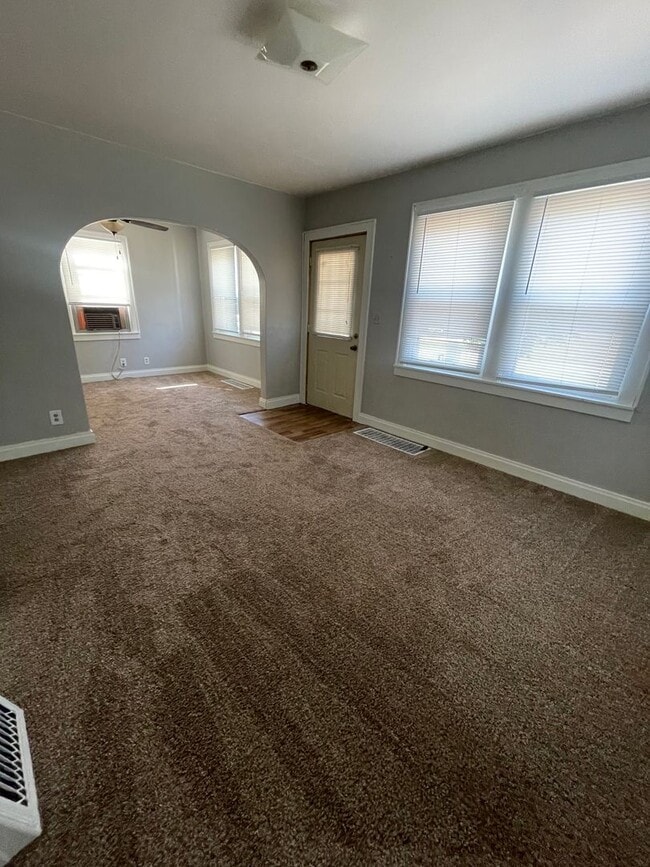 Building Photo - 3 bedroom house