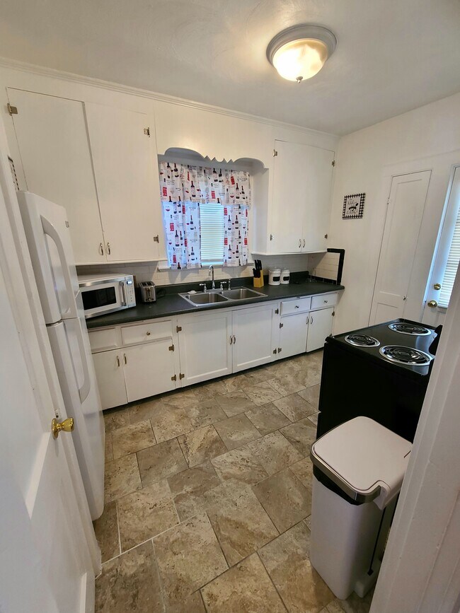 Exterior AB (6) - 257 Mt Vernon Ave