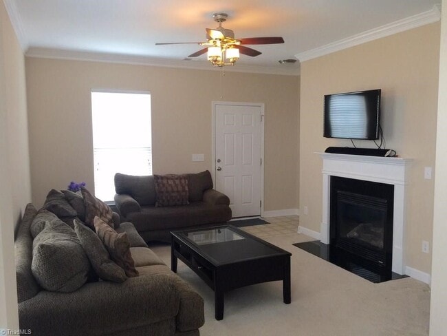 Home unfurnished, pictures for illustration purpose only - 4011 Tarrant Trace Cir