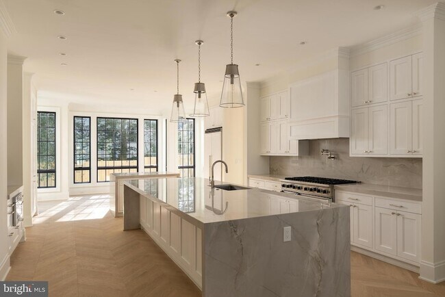 Foto del edificio - 5042 Overlook Rd NW