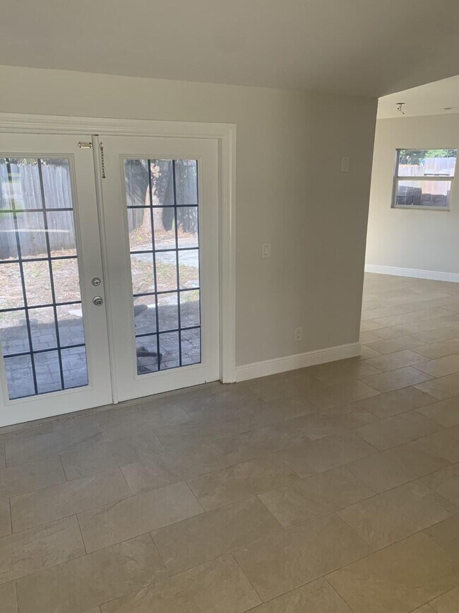 Foto del edificio - 12173 Colony Ave