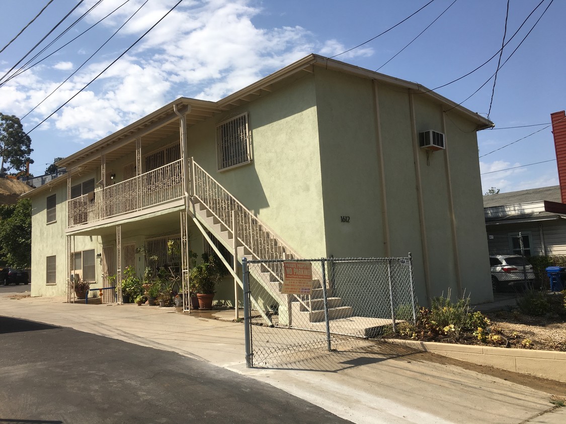 Primary Photo - 1612 Morton Ave