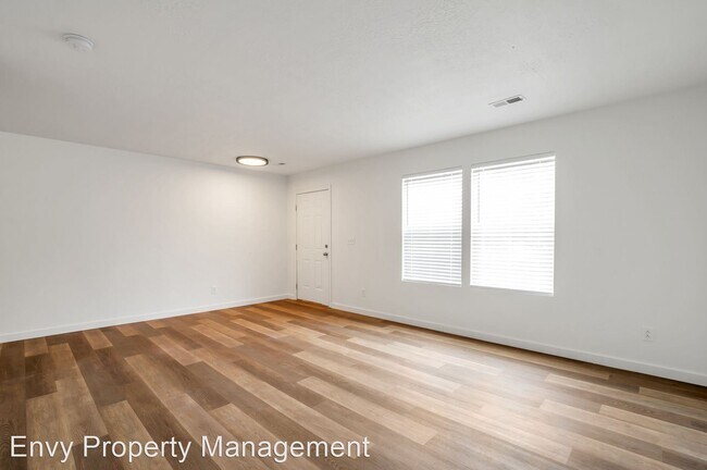 Foto del edificio - 3 br, 2 bath House - 2037 N. 2165 W.