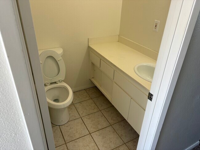 Foto del edificio - 11071 Grant Way