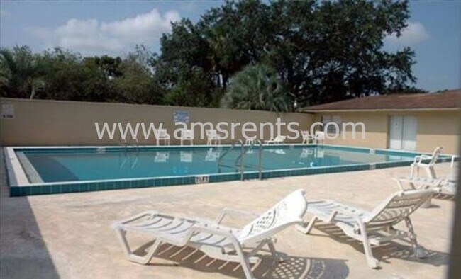 Foto del edificio - Peaceful second floor view