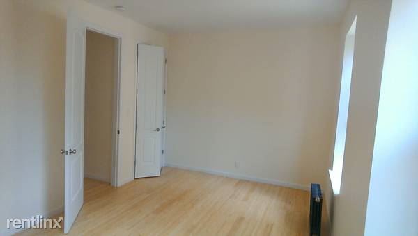 Building Photo - 620 W 190th St