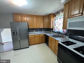 Building Photo - 172 Chapel Dr