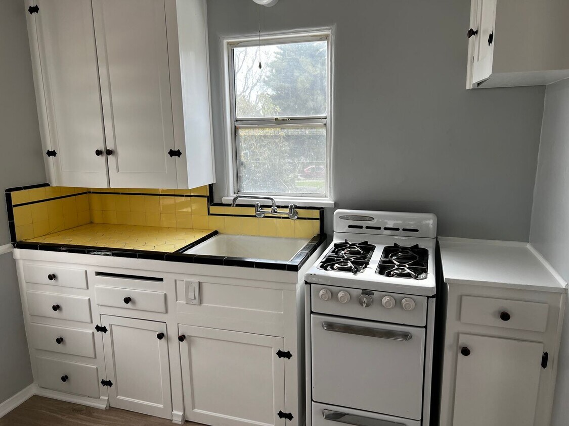 Foto principal - 1 Bed 1 Bath Back House for Rent in Whittier