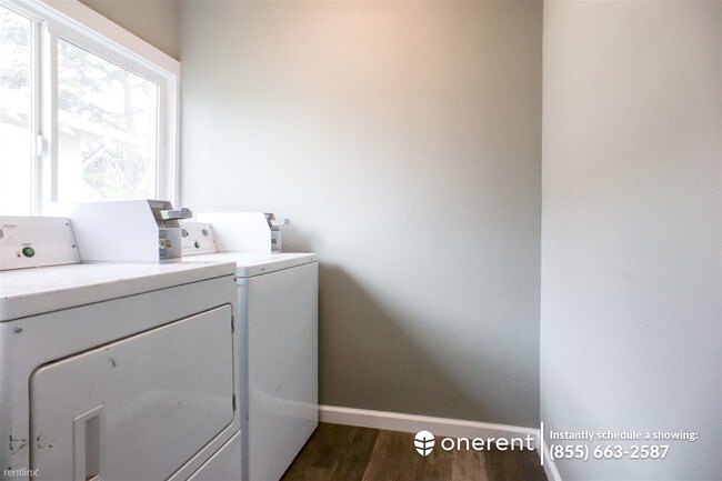 Building Photo - 1 br, 1 bath Apartment - 4602 Park Blvd