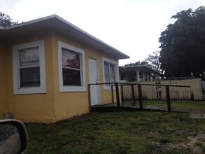 Building Photo - 1611 NW 7th Ct