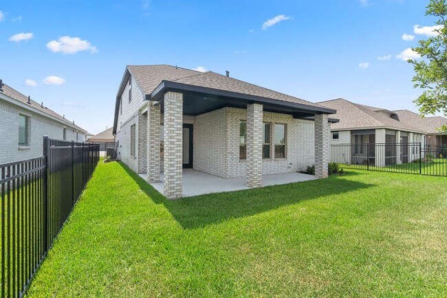Foto del edificio - 7619 Coral Lk Dr