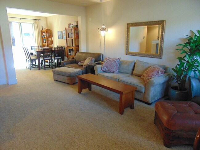 Foto del edificio - Quiet home close to shopping and Max