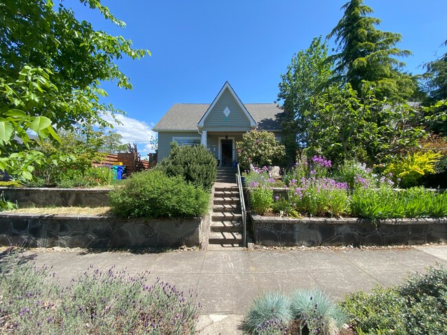 Building Photo - 6716 N Williams Ave