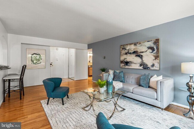 Foto del edificio - 4201 Cathedral Ave NW