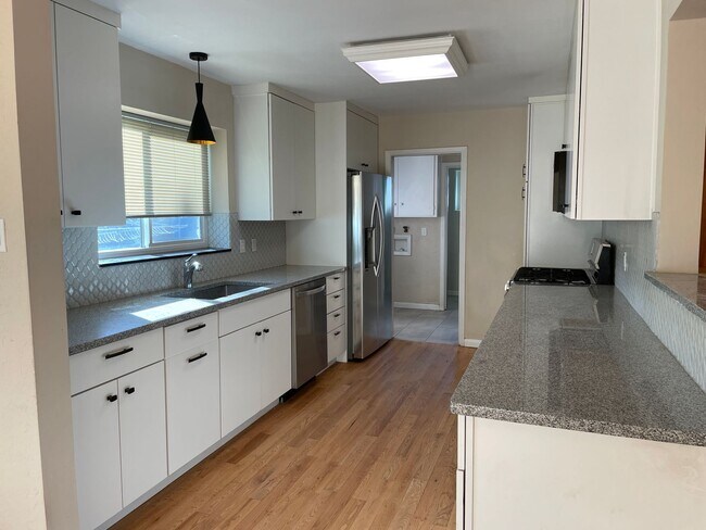 Foto del edificio - 3 Bedroom 3 Bath Home in the NE
