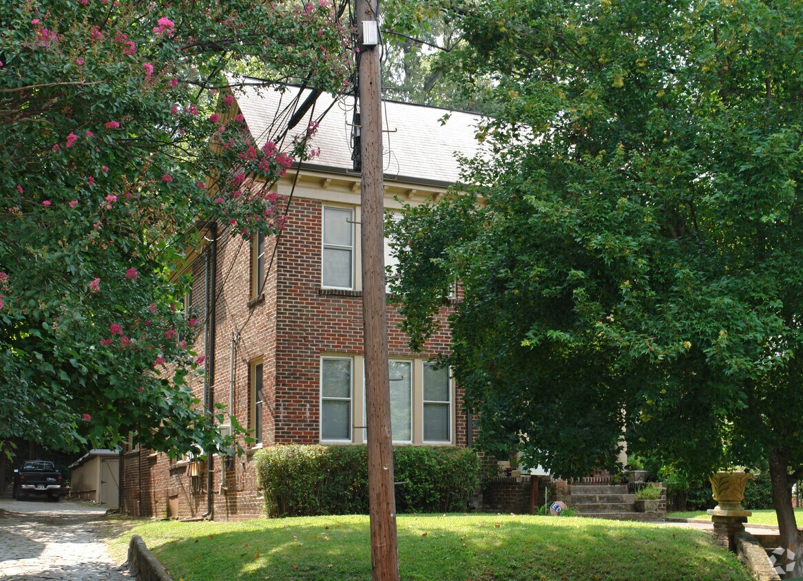 Primary Photo - 716 Lakeview Ave NE
