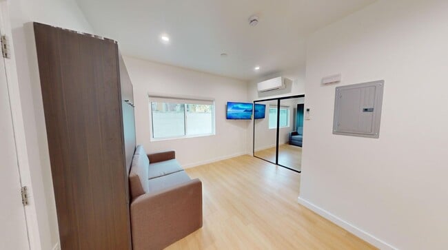 Interior Photo - 5804 Woodman