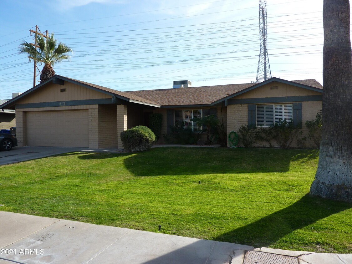Primary Photo - 607 E Diamond Dr