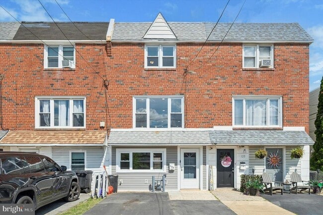 Building Photo - 125 W Berkley Ave