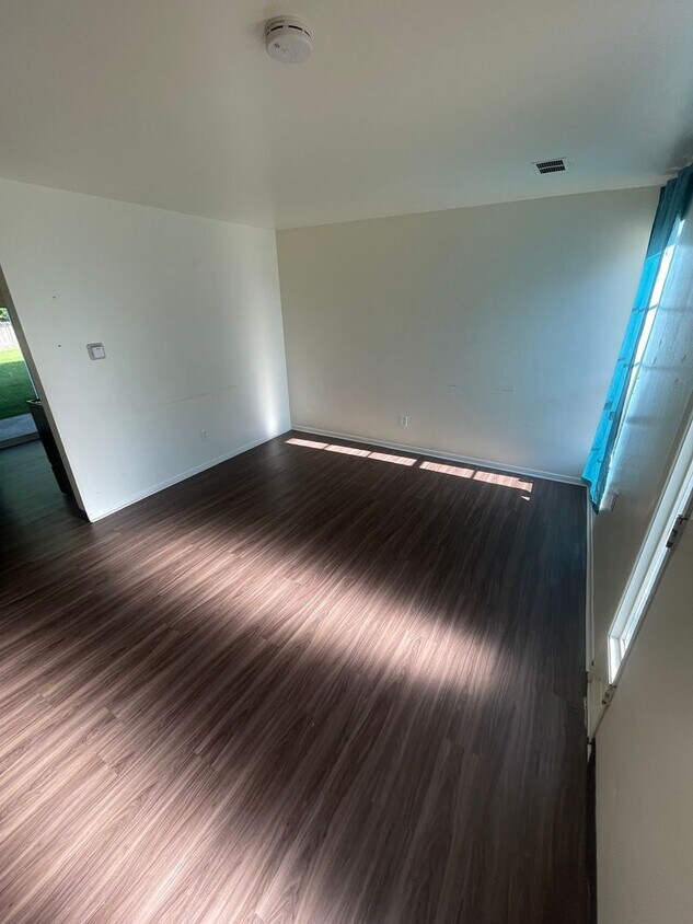 Foto principal - 1303 S Coffman St