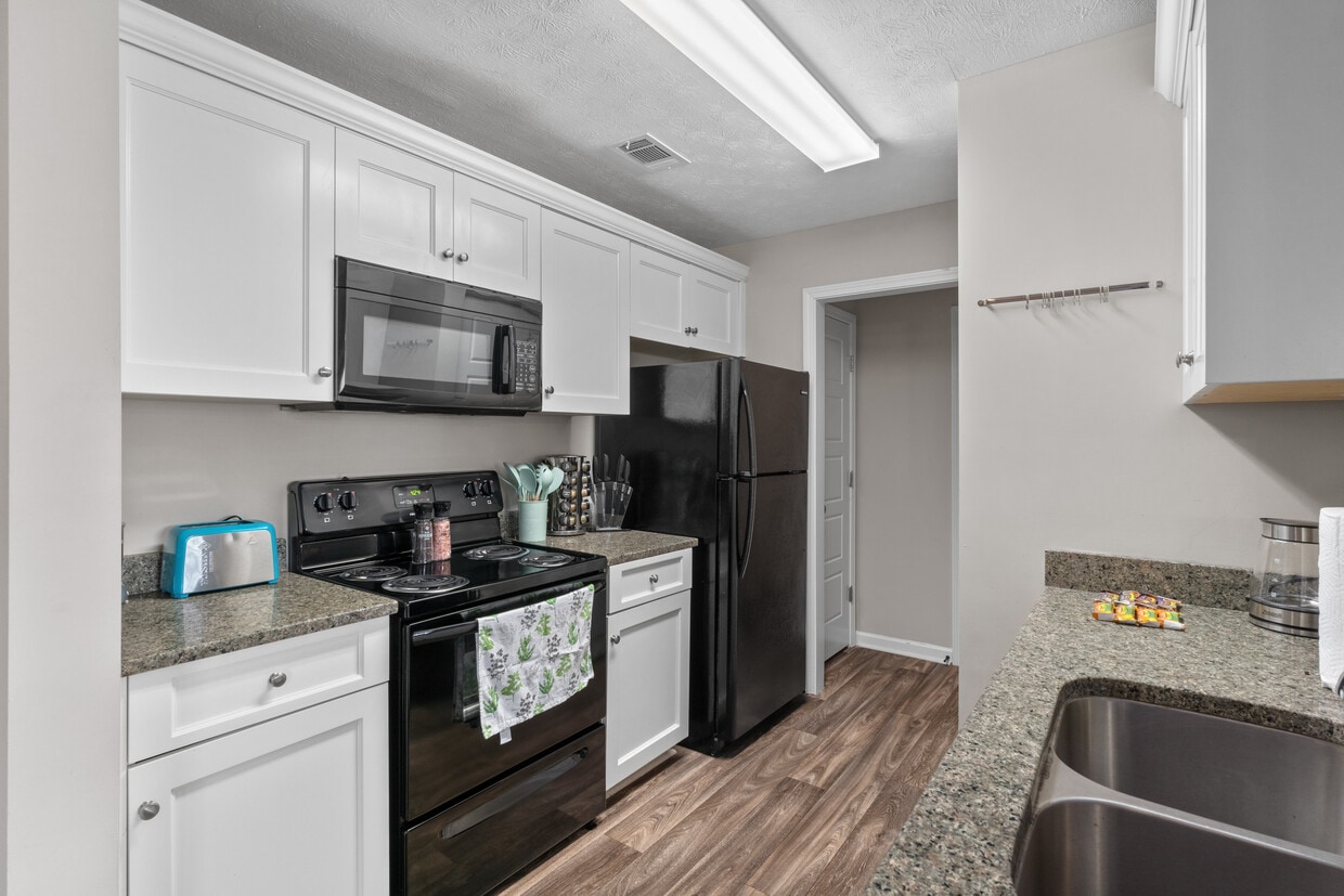 Full Kitchen - Legends at Armour Avenue