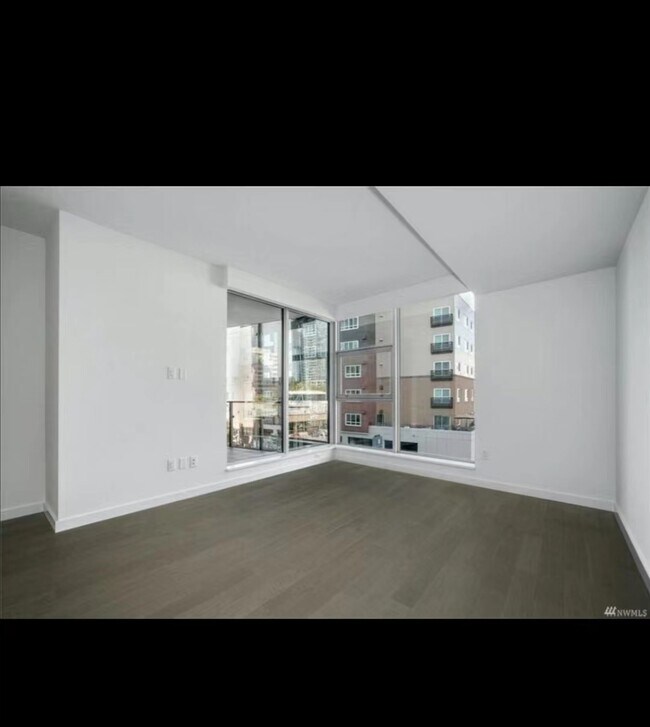 Building Photo - 188 Bellevue Way NE
