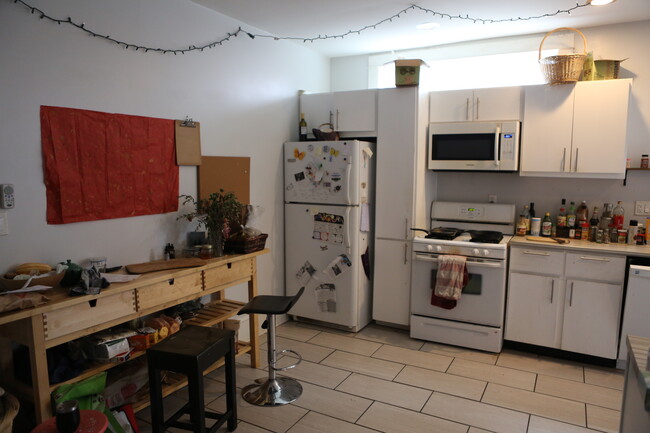 Kitchen - 853 Edgewood Ave