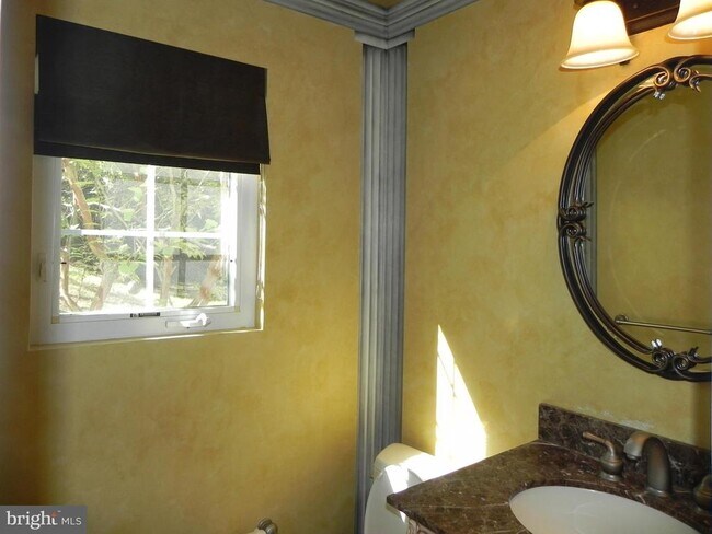 Foto del edificio - 33 Hampton Ct