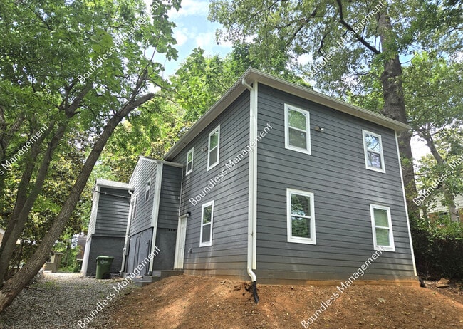 Building Photo - 1064 Westmoor Dr NW