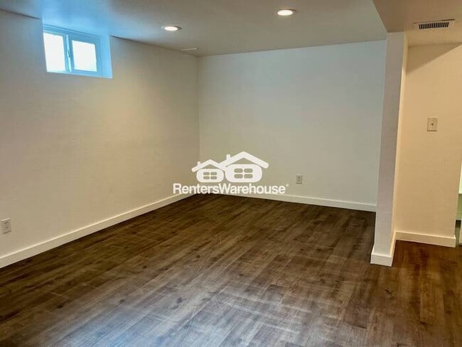 Building Photo - Don't Miss this 1 Bed 1 Bath Urban Oasis