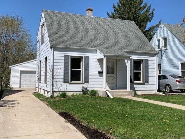 Foto del edificio - West Allis 3 bedroom 1 bath 2.5 car garage