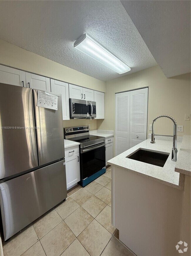Building Photo - 1261 SW 46th Ave