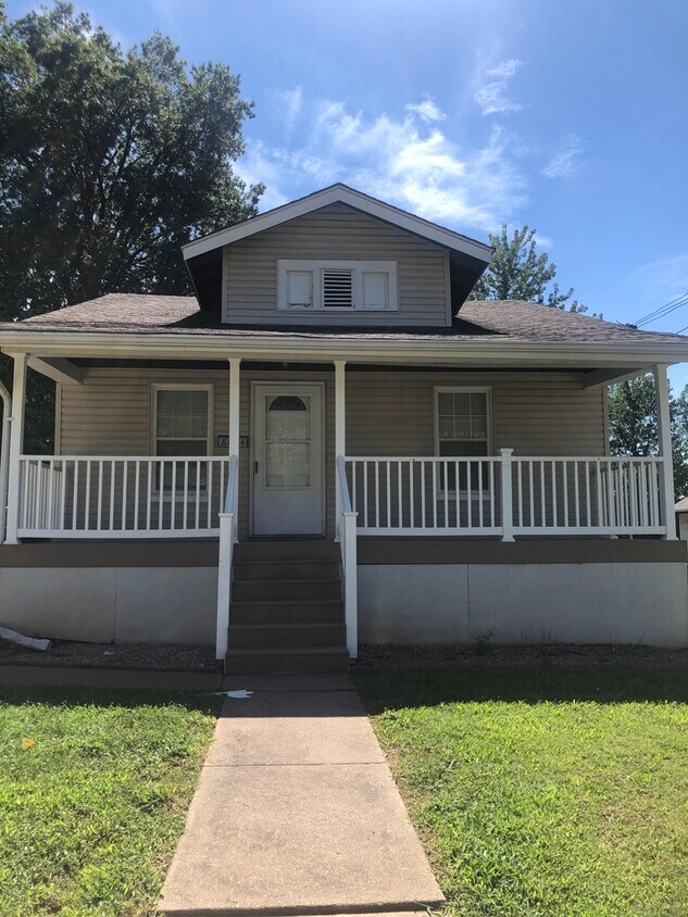 Foto principal - $1,050 A MONTH - NO SECTION 8