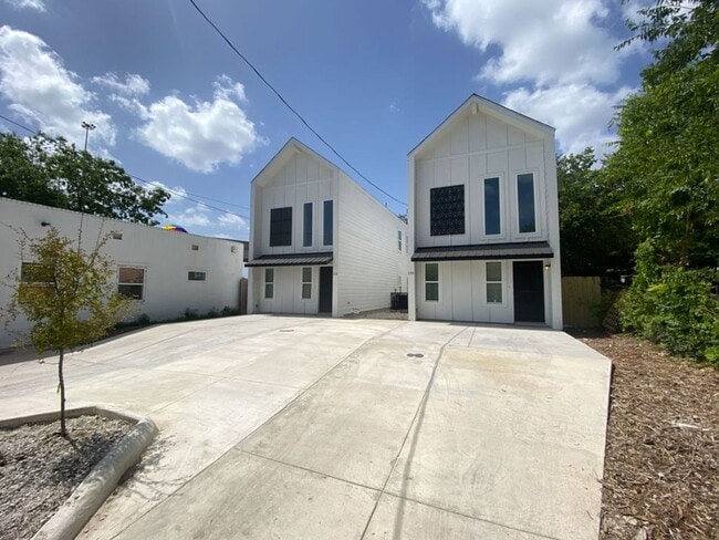 Foto del edificio - Brand new Build with 2 Bedrooms and 2 Bath...