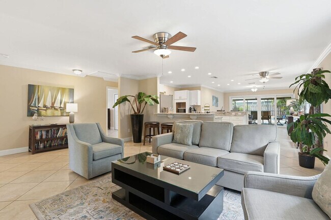 Building Photo - 660 100th Ave N