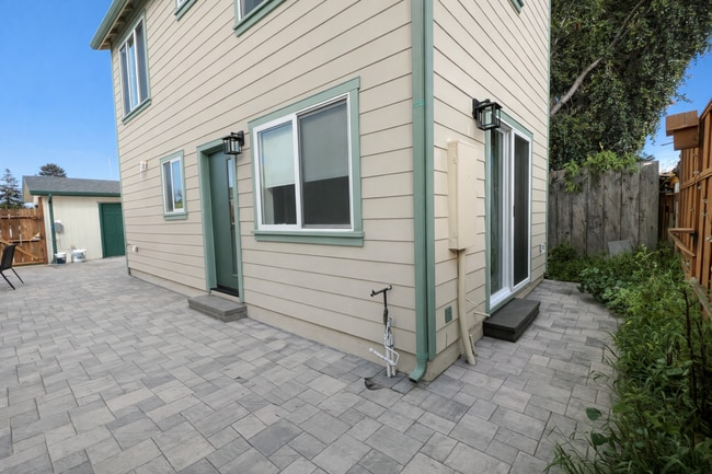 Building Photo - 620 Columbia St