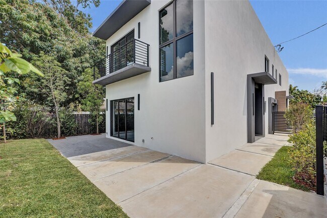 Foto del edificio - 2421 SW 16th Ter