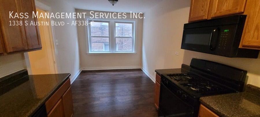 Primary Photo - Large 1 Bed, Heat included, Modern Kitchen...