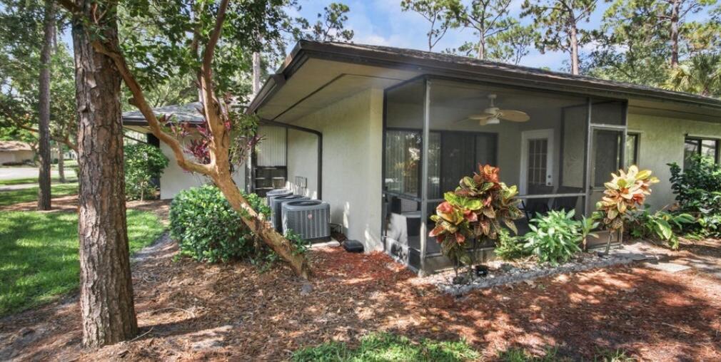 Primary Photo - 7507 Greenlake Way
