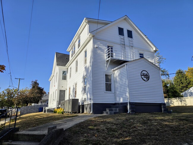 Building Photo - 316 Columbia Blvd