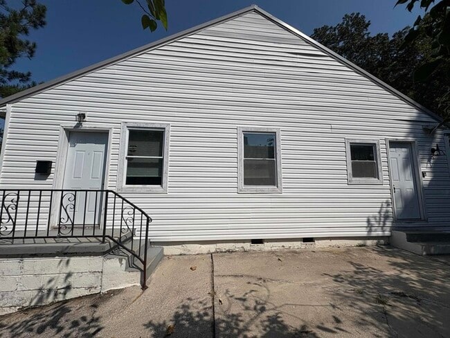 Building Photo - 4409 Ave I